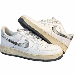 Nike Air Force 1 white leather sneaker w/ silver swish like new Men’s size 10